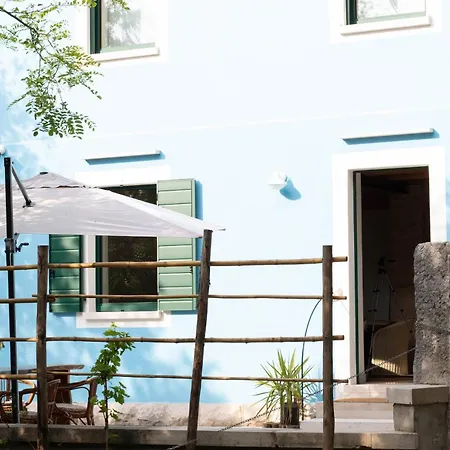 Ai Tre Sentieri Apartment *